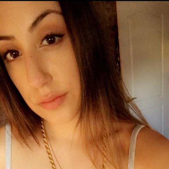 Meet your Posher, Andrea - Picture 2 of 3